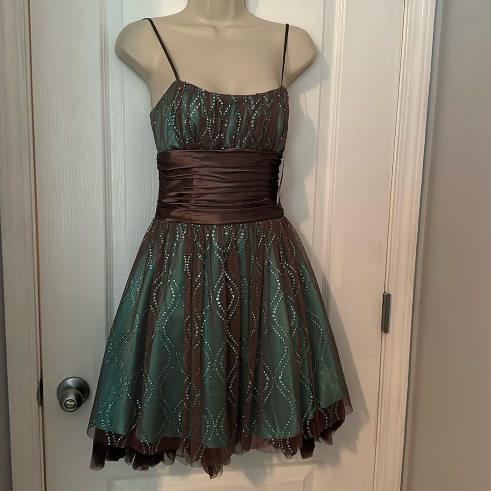 Morgan & Co. New cafe/seafoam size 1/2 short cocktail dress